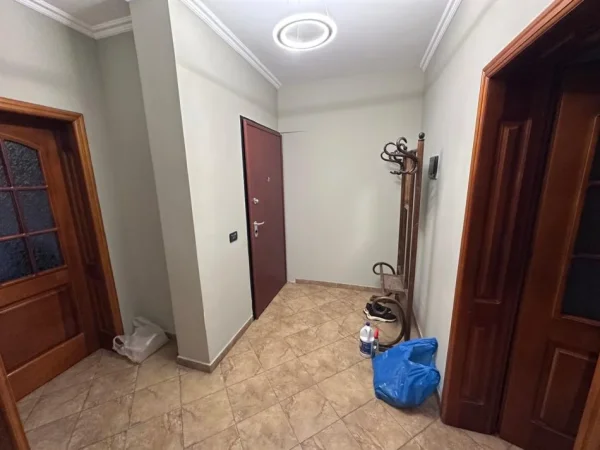 Tirane, jepet me qera apartament 1+1+Ballkon Kati 6, 65 m² 430 € 