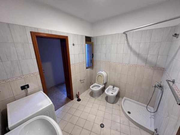 Tirane, jepet me qera apartament 1+1+Ballkon Kati 6, 65 m² 430 € 