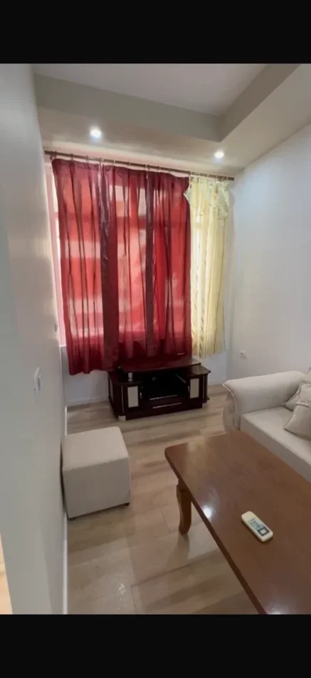 Tirane, jepet me qera apartament 1+1 Kati 1, 70 m² 400 € 