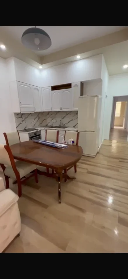 Tirane, jepet me qera apartament 1+1 Kati 1, 70 m² 400 € 