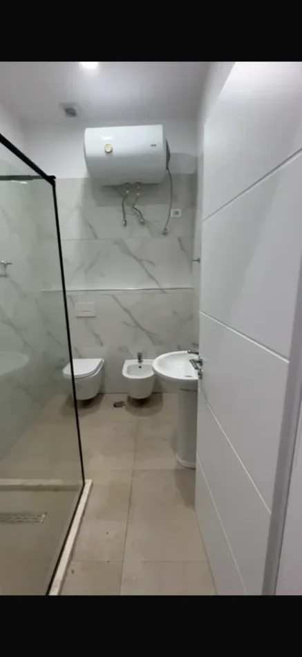 Tirane, jepet me qera apartament 1+1 Kati 1, 70 m² 400 € 