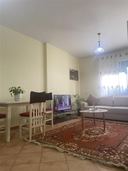 Tirane, jepet me qera apartament 1+1 Kati 2, 60 m² 500 € (Rruga Riza Cerova)