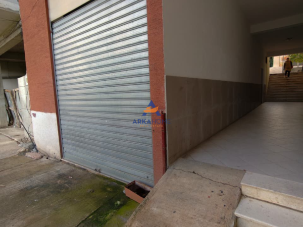 Tirane, shitet dyqan Kati 0, 50 m² 60.000 € 