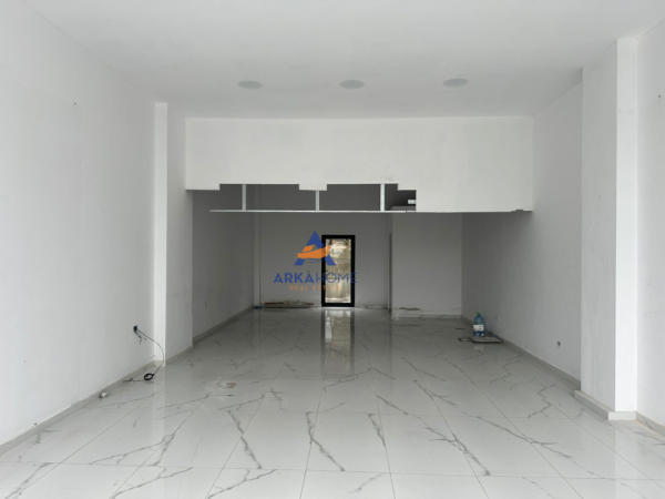 Tirane, jepet me qera ambjent biznesi Kati 0, 120 m² 10.000 € 