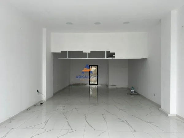 Tirane, jepet me qera ambjent biznesi Kati 0, 120 m² 10.000 € 