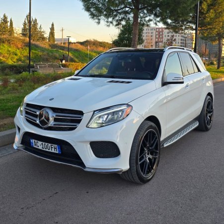 Tirane, shes SUV Mercedes Benz Nafte, e bardhë automatik 168 km 27.000 €