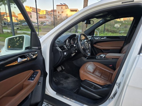 Tirane, shes SUV Mercedes Benz Nafte, e bardhë automatik 168 km 27.000 €