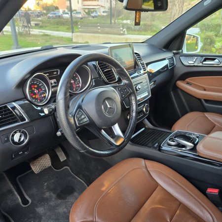 Tirane, shes SUV Mercedes Benz Nafte, e bardhë automatik 168 km 27.000 €