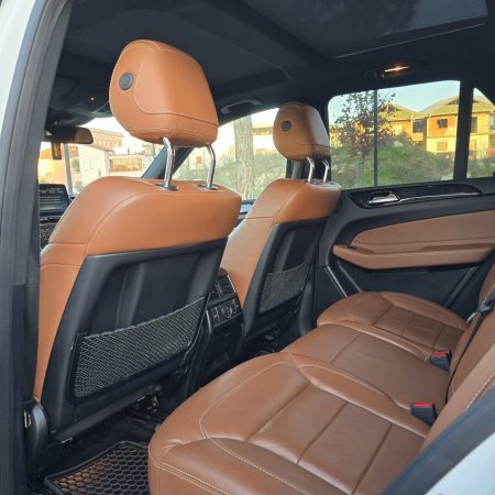 Tirane, shes SUV Mercedes Benz Nafte, e bardhë automatik 168 km 27.000 €