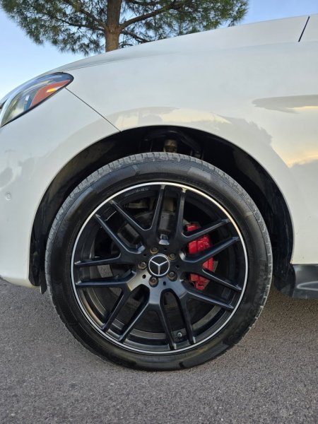 Tirane, shes SUV Mercedes Benz Nafte, e bardhë automatik 168 km 27.000 €