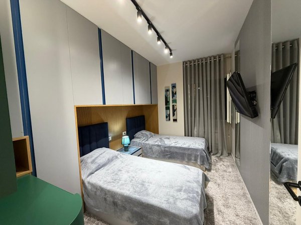 Tirane, jepet me qera apartament 2+1+Aneks+Ballkon Kati 2, 105 m² 1100 €