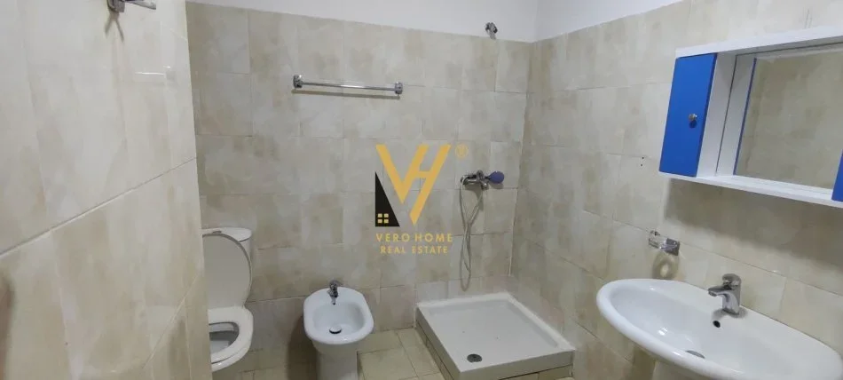 Tirane, jepet me qera apartament 2+1+Ballkon Kati 3, 95 m² 600 € (don bosko)