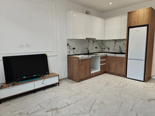 Tirane, jepet me qera apartament 2+1 Kati 2, 600 € (Allias)