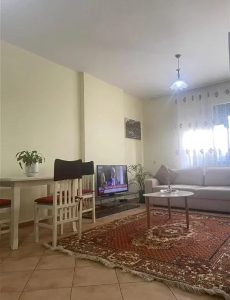 Tirane, jepet me qera apartament 1+1+Ballkon Kati 2, 70 m² 450 €