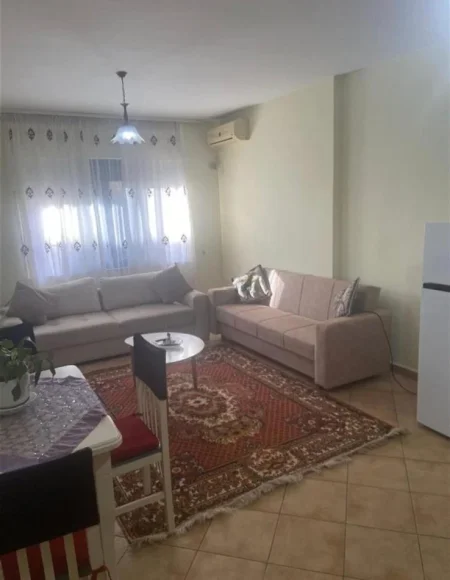 Tirane, jepet me qera apartament 1+1+Ballkon Kati 2, 70 m² 450 €