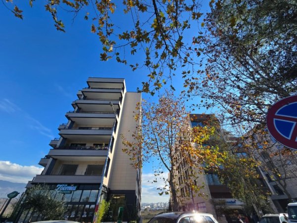 Tirane, shitet apartament 2+1 , 200 m² (liqeni thate)