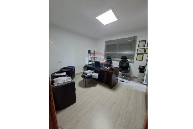 Tirane, jepet me qera zyre Kati 1, 110 m² 700 € (Ish Ekspozita, Tiranë) ID: 530571006-20