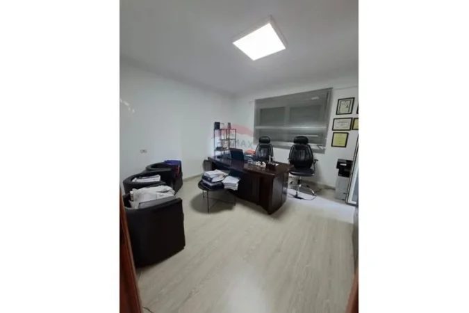 Tirane, jepet me qera zyre Kati 1, 110 m² 700 € (Ish Ekspozita, Tiranë) ID: 530571006-20