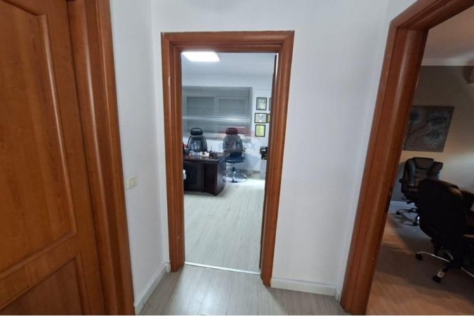 Tirane, jepet me qera zyre Kati 1, 110 m² 700 € (Ish Ekspozita, Tiranë) ID: 530571006-20