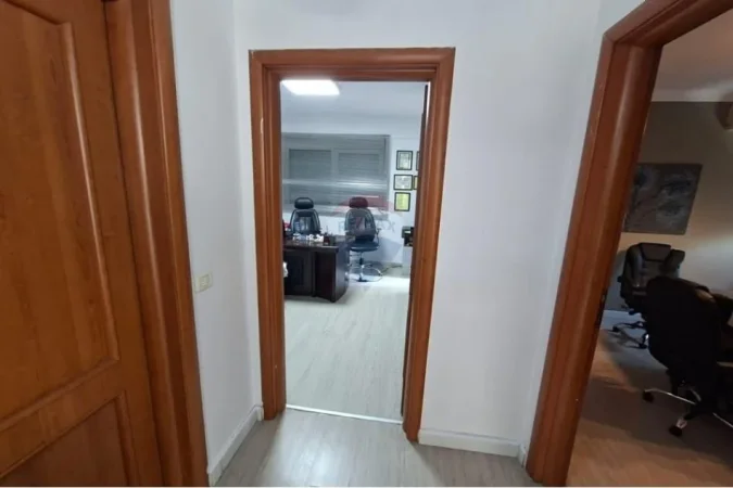 Tirane, jepet me qera zyre Kati 1, 110 m² 700 € (Ish Ekspozita, Tiranë) ID: 530571006-20