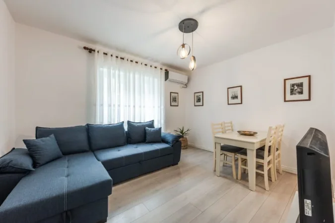 Tirane, jepet me qera 2+1 Kati 1, 90 m² 700 € (Pazari i ri)