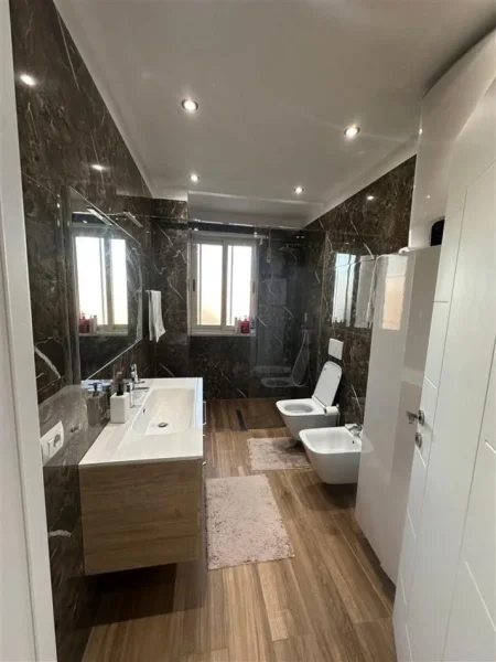 Tirane, shitet apartament 2+1+Ballkon Kati 4, 124 m² 270.000 € (DON BOSKO)