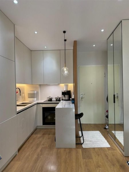 Tirane, jepet me qera apartament 1+1+Ballkon Kati 5, 70 m² 650 € (ISH PARJU)