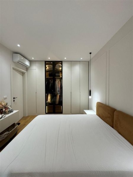 Tirane, jepet me qera apartament 1+1+Ballkon Kati 5, 70 m² 650 € (ISH PARJU)