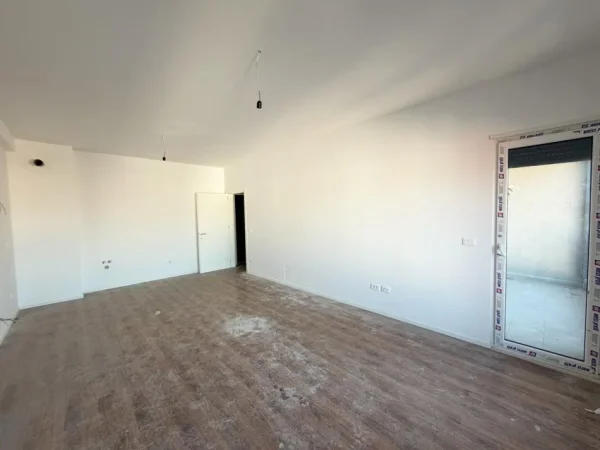 Tirane, shitet apartament 2+1 Kati 3, 108 m² 87.000 € (Kamez)