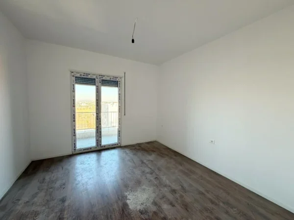 Tirane, shitet apartament 2+1 Kati 3, 108 m² 87.000 € (Kamez)