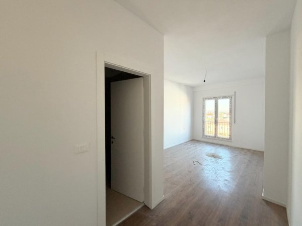 Tirane, shitet apartament 2+1 Kati 3, 108 m² 87.000 € (Kamez)