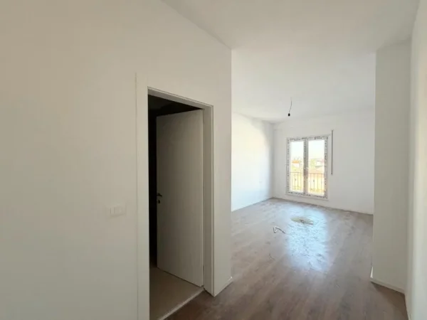 Tirane, shitet apartament 2+1 Kati 3, 108 m² 87.000 € (Kamez)