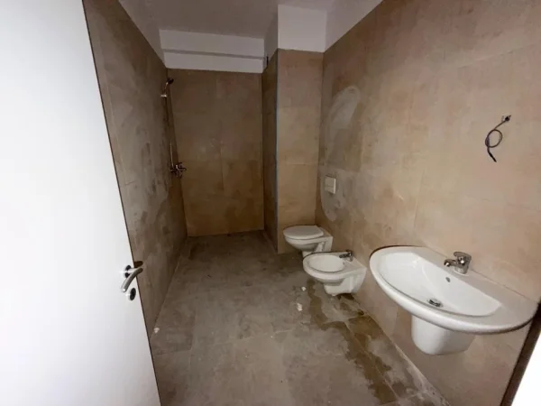 Tirane, shitet apartament 2+1 Kati 3, 108 m² 87.000 € (Kamez)