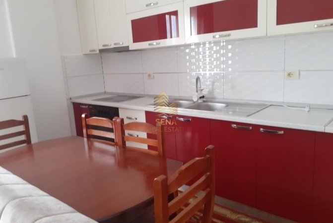 Tirane, jepet me qera Vile 1+1+Ballkon Kati 1, 65 m² 400 € (Laprake,Rruga Dritan Hoxha)