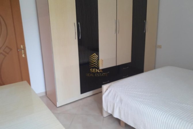 Tirane, jepet me qera Vile 1+1+Ballkon Kati 1, 65 m² 400 € (Laprake,Rruga Dritan Hoxha)