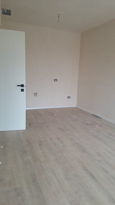 Tirane, jepet me qera zyre Kati 1, 68 m² 700 € 