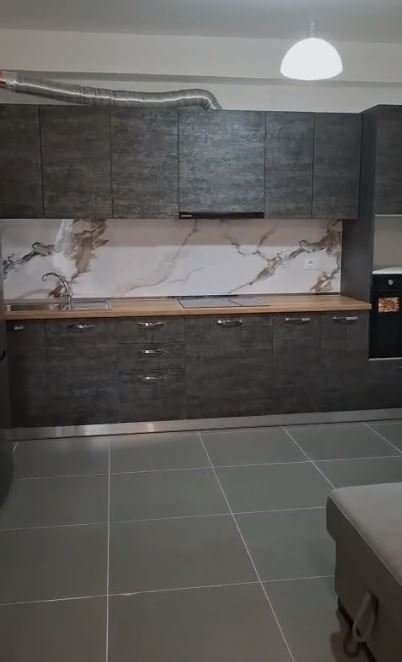 Jepet me Qera Apartament 2+1 ne 5 Maji,    500 €URO