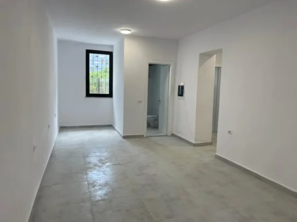 Tirane, jepet me qera Kati 0, 70 m² 800 € (Stadiumi Dinamo)