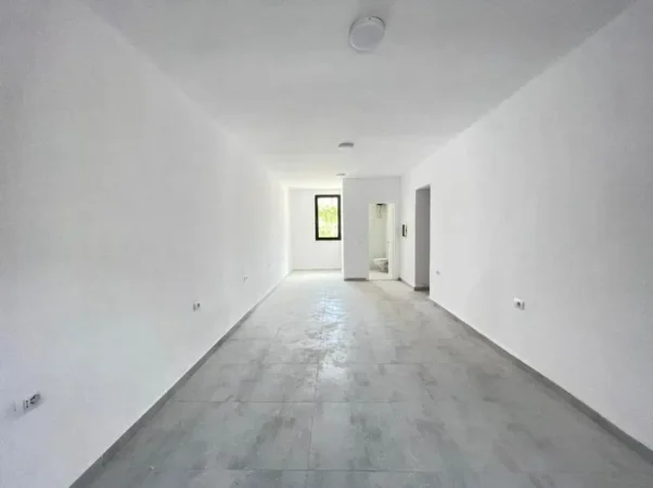 Tirane, jepet me qera Kati 0, 70 m² 800 € (Stadiumi Dinamo)