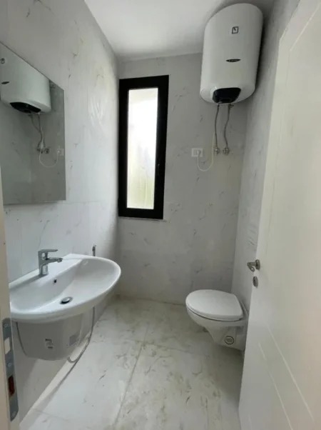 Tirane, jepet me qera Kati 0, 70 m² 800 € (Stadiumi Dinamo)