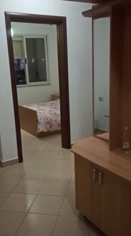 Tirane, jepet me qera apartament 1+1+Ballkon Kati 2, 70 m² 45.000 leke