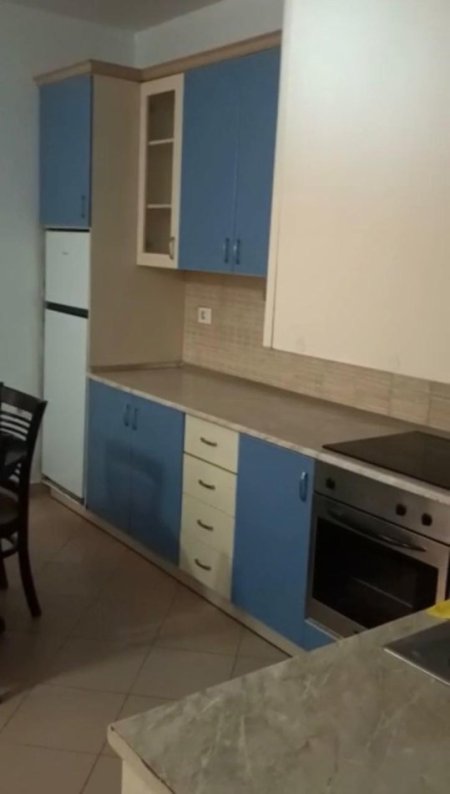 Tirane, jepet me qera apartament 1+1+Ballkon Kati 2, 70 m² 45.000 leke