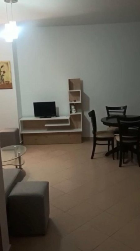 Tirane, jepet me qera apartament 1+1+Ballkon Kati 2, 70 m² 45.000 leke