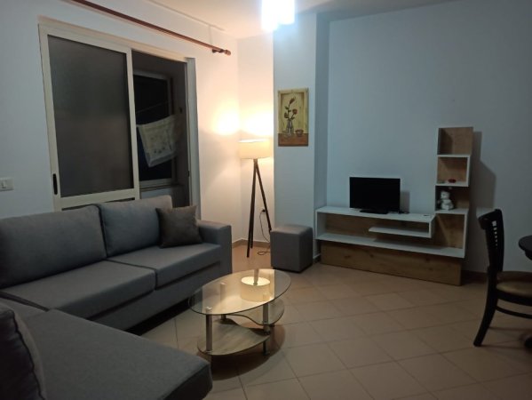 Tirane, jepet me qera apartament 1+1+Ballkon Kati 2, 70 m² 45.000 leke