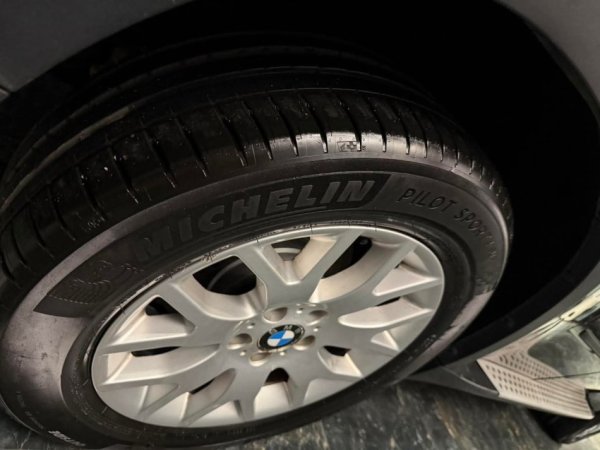 Tirane, shes SUV Bmw Nafte, e zeze automatik Klima 272.000 km 7.300 €