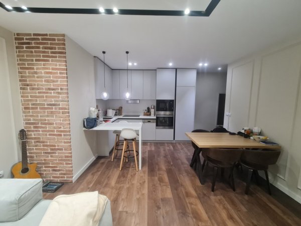 Tirane, jepet me qera apartament 1+1 Kati 4, 65 m² 500 € (Misto Mame, rruga Thoma Koxhaj)