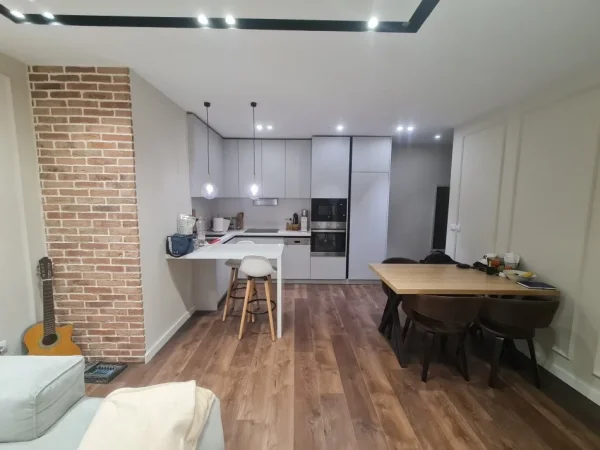 Tirane, jepet me qera apartament 1+1 Kati 4, 65 m² 500 € (Misto Mame, rruga Thoma Koxhaj)