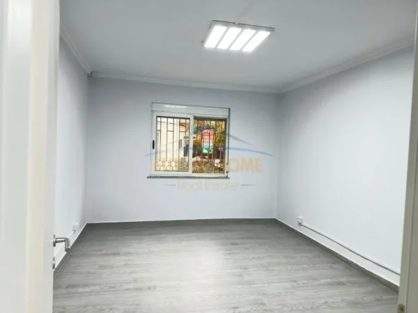 Tirane, jepet me qera zyre Kati 1, 78 m² 800 € (Bulevardi Gjergj Fishta)