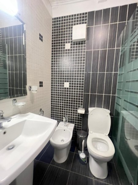 Jepet me Qera Apartament 2+1 tek Ish Ekspozita  afer Vasil Shantos ,   700 €uro