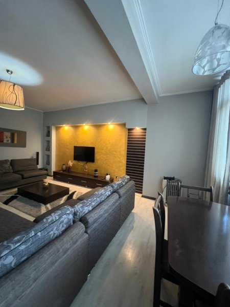 Jepet me Qera Apartament 2+1 tek Ish Ekspozita  afer Vasil Shantos ,   700 €uro